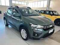 Usata Dacia Sandero Expression 101 CV (74 kW) 2024 Verde Berlina