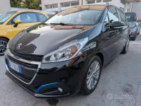 Usata Peugeot 208 Allure 83 CV (61 kW) 2018 Nero Utilitaria
