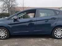 Usata Ford Fiesta Titanium 82 CV (60 kW) 2010 Blu Utilitaria