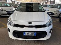 Usado Kia Rio 101 HP (74 kW) 2018 Branco Sedan