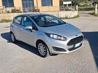 Usata Ford Fiesta 75 CV (55 kW) 2017 Argento Berlina