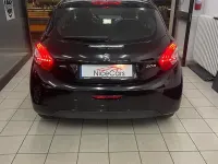 Usata Peugeot 208 Active 68 CV (50 kW) 2014 Nero Utilitaria