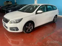 Usado Peugeot 308 Active 99 CV (72 kW) 2018 Blanco Familiar