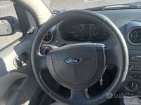 Usata Ford Fiesta 68 CV (50 kW) 2003 Nero Utilitaria