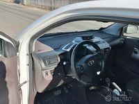 Usata Toyota iQ 68 CV (50 kW) 2011 Bianco Utilitaria