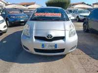 Usata Toyota Yaris Sol 69 CV (50 kW) 2011 Grigio Utilitaria