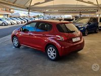 Usata Peugeot 208 Allure 68 CV (50 kW) 2014 Rosso Utilitaria
