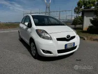 Usata Toyota Yaris Sol 69 CV (50 kW) 2011 Bianco Utilitaria