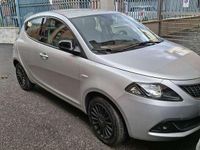 Usata Lancia Ypsilon Silver 69 CV (50 kW) 2021 Grigio Utilitaria