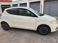 Usata Lancia Ypsilon 69 CV (50 kW) 2015 Bianco Utilitaria