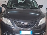Usata Lancia Ypsilon 70 CV (51 kW) 2017 Grigio Utilitaria