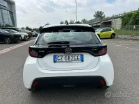 Usata Toyota Yaris Hybrid Active 116 CV (85 kW) 2025 Bianco Berlina