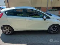 Usata Ford Fiesta 97 CV (71 kW) 2011 Bianco Berlina