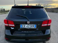 Käytetty Fiat Freemont 140 HP (102 kW) 2013 Musta Katumaasturi
