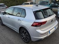 Usata VW Golf VIII Life 110 CV (80 kW) 2023 Dolphin grey Berlina