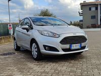 Usata Ford Fiesta 75 CV (55 kW) 2015 Argento Berlina