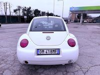 Usata VW New Beetle 89 CV (65 kW) 2001 Bianco Utilitaria