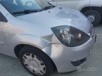 Usado Ford Fiesta 68 HP (50 kW) 2007 Cinzento Citadino