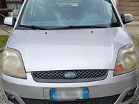 Usata Ford Fiesta 73 CV (53 kW) 2008 Grigio Utilitaria