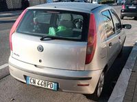 Usata Fiat Punto Dynamic 69 CV (50 kW) 2004 Argento Berlina