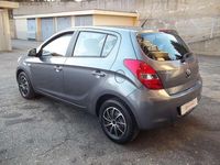 Usata Hyundai i20 Comfort 101 CV (74 kW) 2010 Grigio Utilitaria