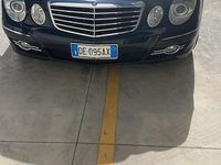 Usata Mercedes E320 Avantgarde 224 CV (164 kW) 2006 Blu Berlina