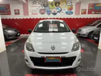 Usata Renault Clio Luxe 75 CV (55 kW) 2011 Bianco Utilitaria