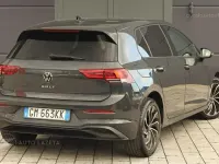 Usata VW Golf VIII Life 131 CV (96 kW) 2023 Grigio Berlina