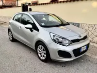 Usata Kia Rio 85 CV (62 kW) 2013 Grigio Berlina