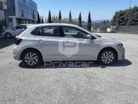 Usata VW Polo Life 95 CV (69 kW) 2022 Grigio Utilitaria