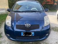 Usata Toyota Yaris Sol 69 CV (50 kW) 2005 Blu Berlina