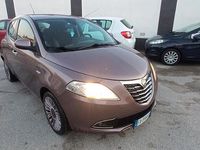 Usata Lancia Ypsilon Platinum 69 CV (50 kW) 2015 Viola Utilitaria