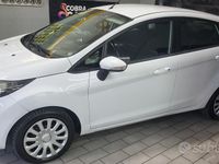 Usata Ford Fiesta Titanium 100 CV (73 kW) 2013 Bianco Utilitaria