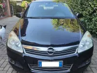 Usata Opel Astra Cosmo 101 CV (74 kW) 2007 Nero Berlina