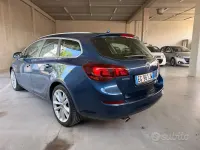 Gebraucht Opel Astra Cosmo 140 PS (102 kW) 2011 Blau Kombi