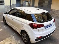 Usata Hyundai i20 75 CV (55 kW) 2020 Bianco pastello Berlina