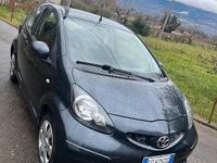 Usata Toyota Aygo 68 CV (50 kW) 2005 Grigio Utilitaria
