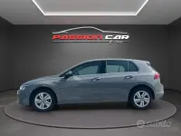 Usata VW Golf VIII Style 116 CV (85 kW) 2022 Moonstone gray Berlina