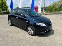 Usata Lancia Ypsilon Gold 69 CV (50 kW) 2018 Blu/azzurro Utilitaria
