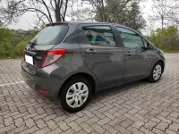 Usata Toyota Yaris 90 CV (66 kW) 2014 Grigio Utilitaria