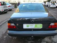 Usata Mercedes E300 220 CV (161 kW) 1992 Grigio Utilitaria