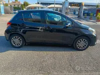 Usata Toyota Yaris 99 CV (72 kW) 2013 Nero Utilitaria