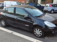 Usado Renault Clio II 68 CV (50 kW) 2009 Negro Berlina