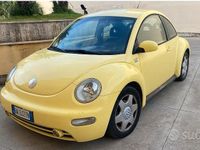 Begagnad VW New Beetle 90 HK (66 kW) 2001 Gul Halvkombi