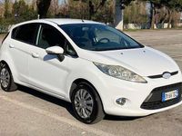 Usata Ford Fiesta 95 CV (69 kW) 2009 Bianco Utilitaria