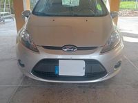 Usata Ford Fiesta 75 CV (55 kW) 2011 Grigio Berlina