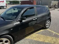 Usata Alfa Romeo 147 Distinctive 116 CV (85 kW) 2004 Nero Utilitaria