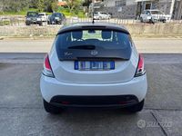 Usata Lancia Ypsilon 80 CV (58 kW) 2015 Bianco Utilitaria