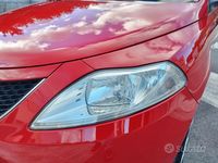 Usata Lancia Ypsilon 69 CV (50 kW) 2016 Rosso Utilitaria