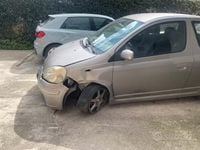 Usata Toyota Yaris 105 CV (77 kW) 2004 Grigio Utilitaria